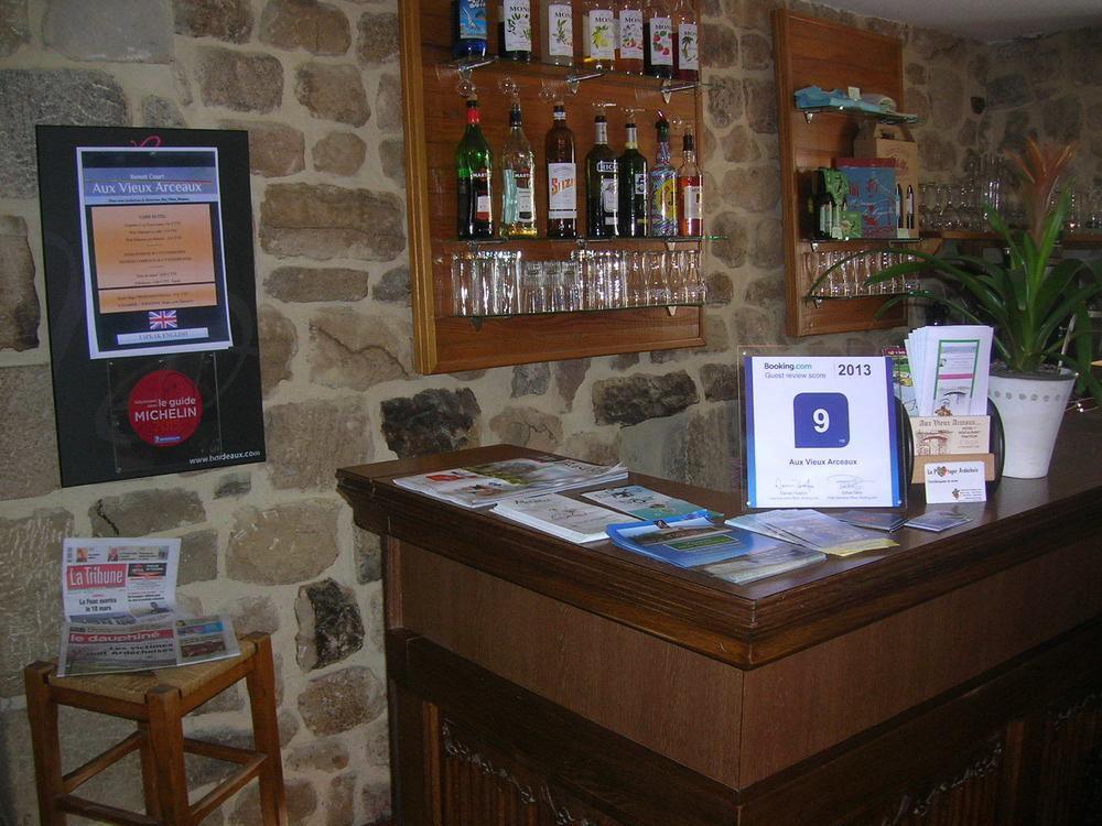 Aux Vieux Arceaux Hotel Mercuer Kültér fotó