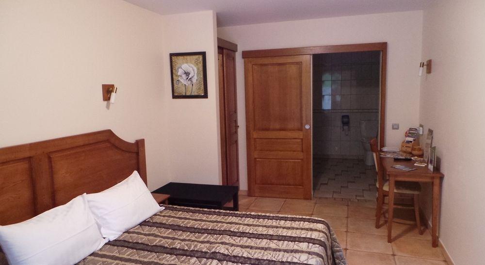 Aux Vieux Arceaux Hotel Mercuer Kültér fotó