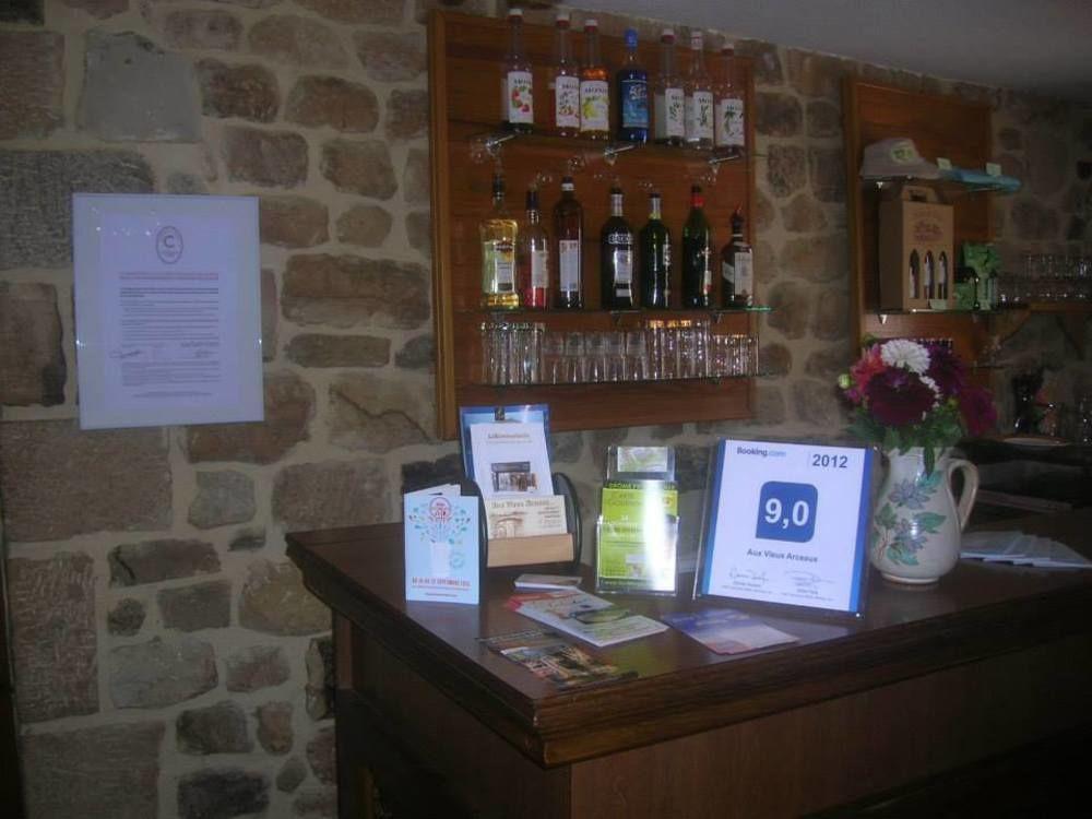 Aux Vieux Arceaux Hotel Mercuer Kültér fotó