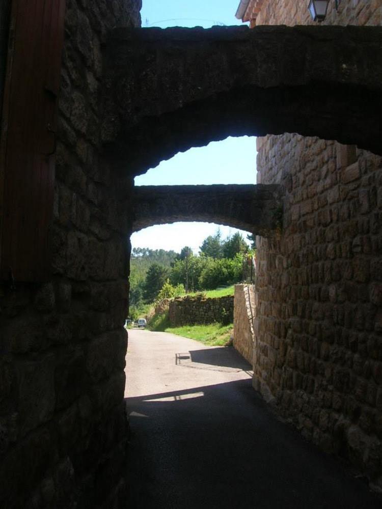 Aux Vieux Arceaux Hotel Mercuer Kültér fotó