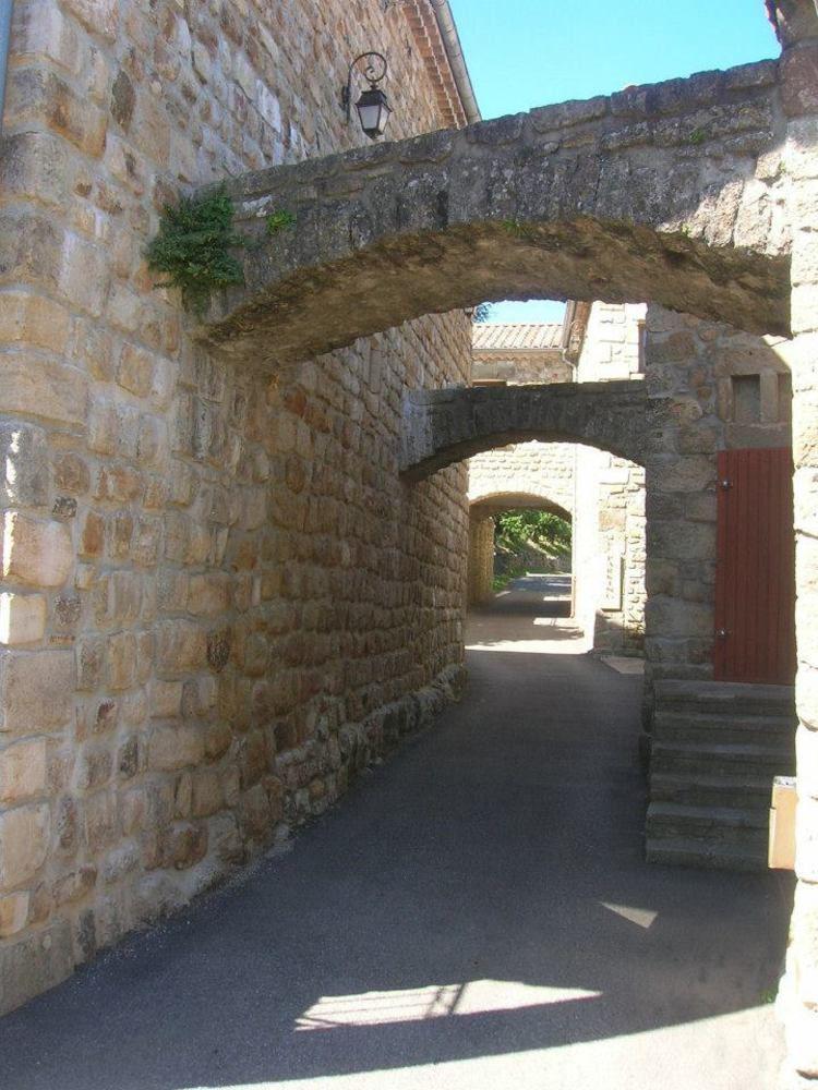 Aux Vieux Arceaux Hotel Mercuer Kültér fotó