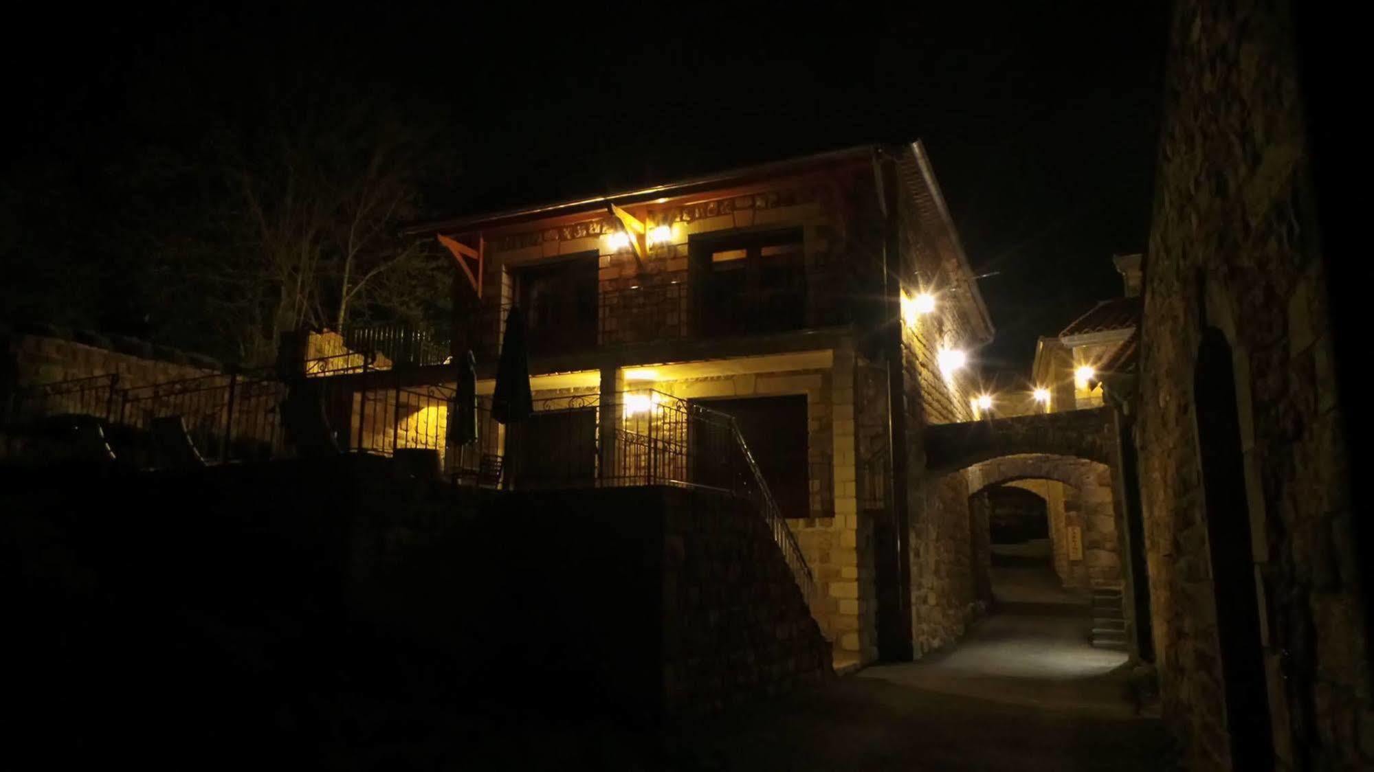 Aux Vieux Arceaux Hotel Mercuer Kültér fotó