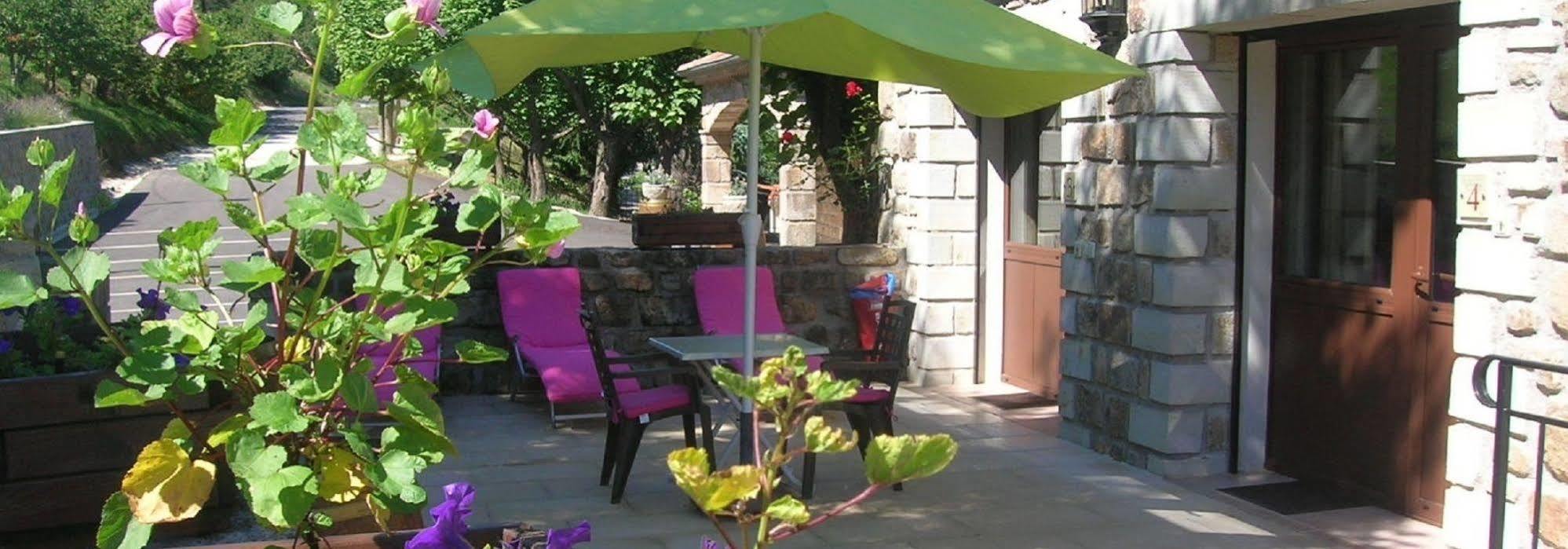 Aux Vieux Arceaux Hotel Mercuer Kültér fotó